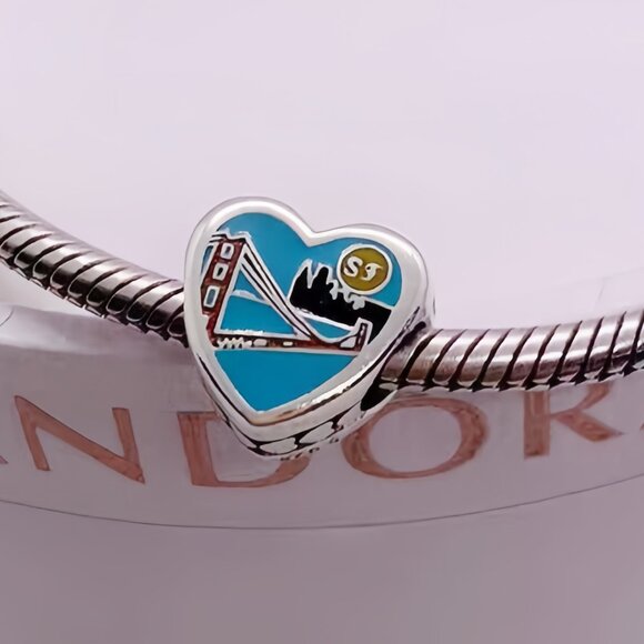 Pandora Heart-Shaped San Francisco Golden Gate Charm - Picture 1 of 3